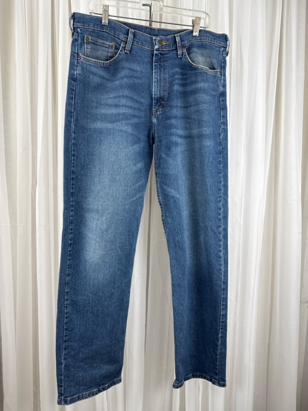 Wrangler Jeans Mens 34x34 Straight Leg Medium Wash Stretch